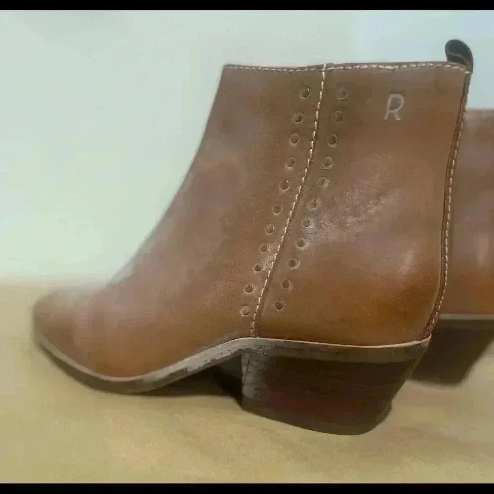 ROAN AGGIE Bootie Size 7 NWOB